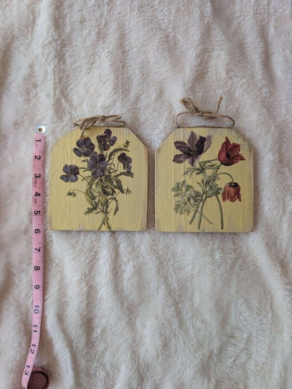 Floral wooden wall hangings - Picture 3 of 4